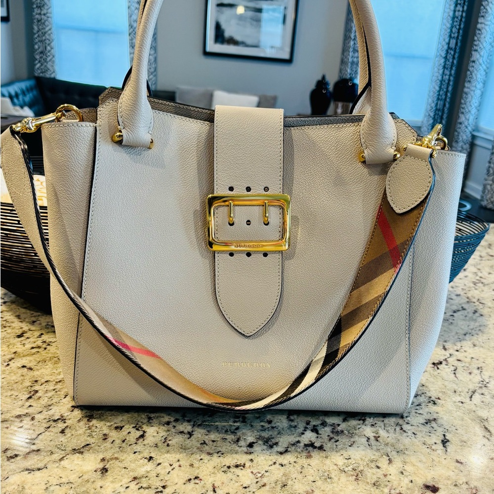 Burberry Soft Grain Calfskin Medium Buckle Tote Purse Limestone 4029030